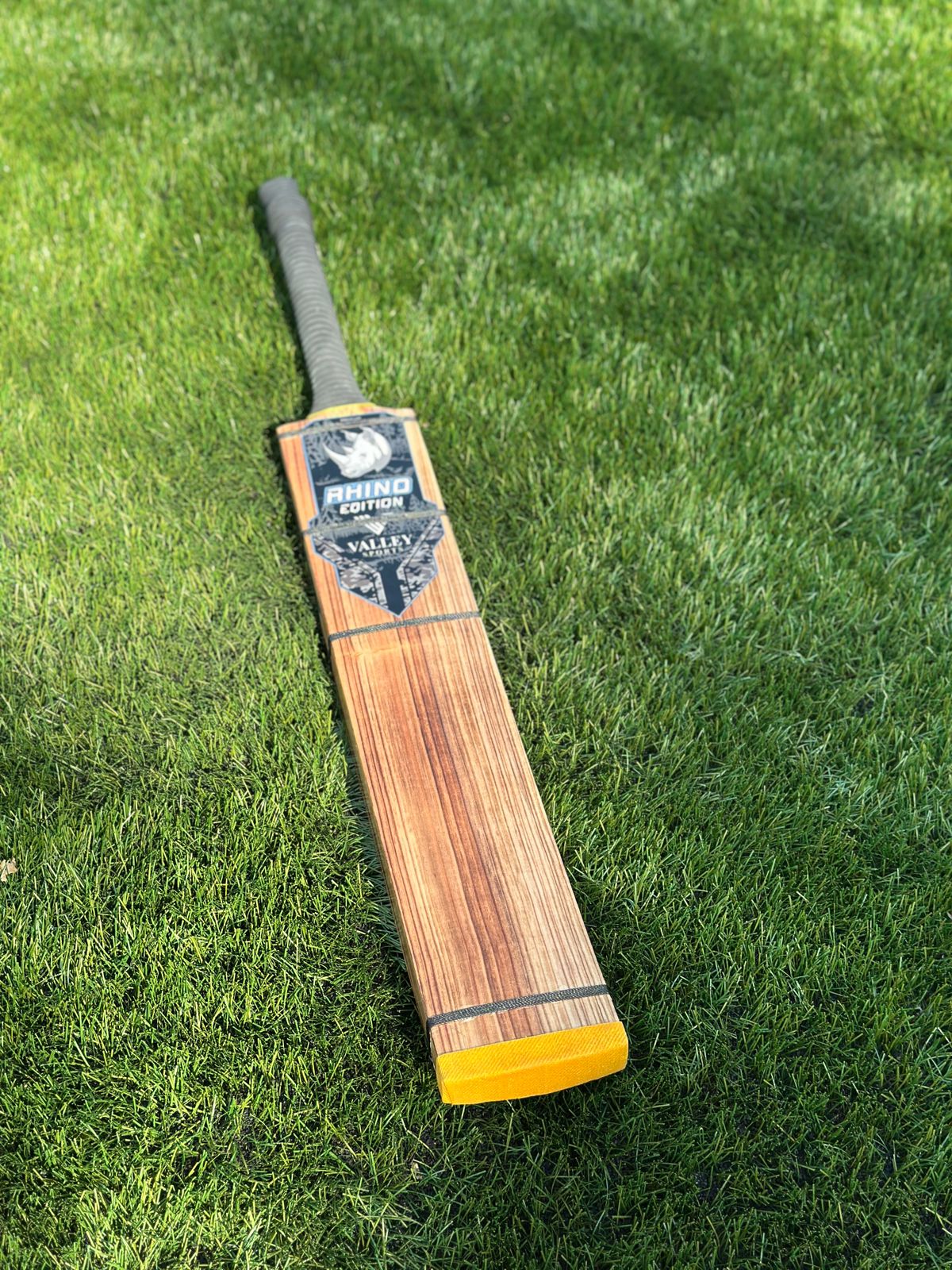 Rhino Edition Hard Tennis Bat